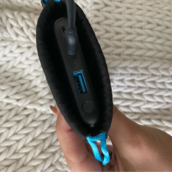 ANKER portable charger - Picture 4 of 12
